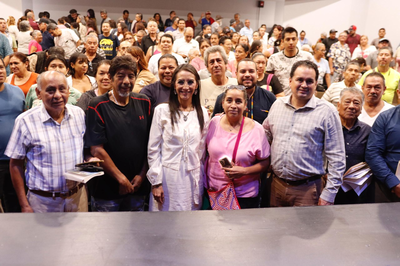 REFRENDA LAURA IMELDA SU APOYO A ARTESANAS Y ARTESANOS DE TLAQUEPAQUE 